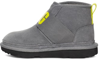 (Preschool) UGG Neumel II Graphic Fleece Lined Big Boys Gray 1110703K-MTL (Preschool) UGG Neumel II Graphic Fleece Lined Big Boys Gray 1110703K-MTL