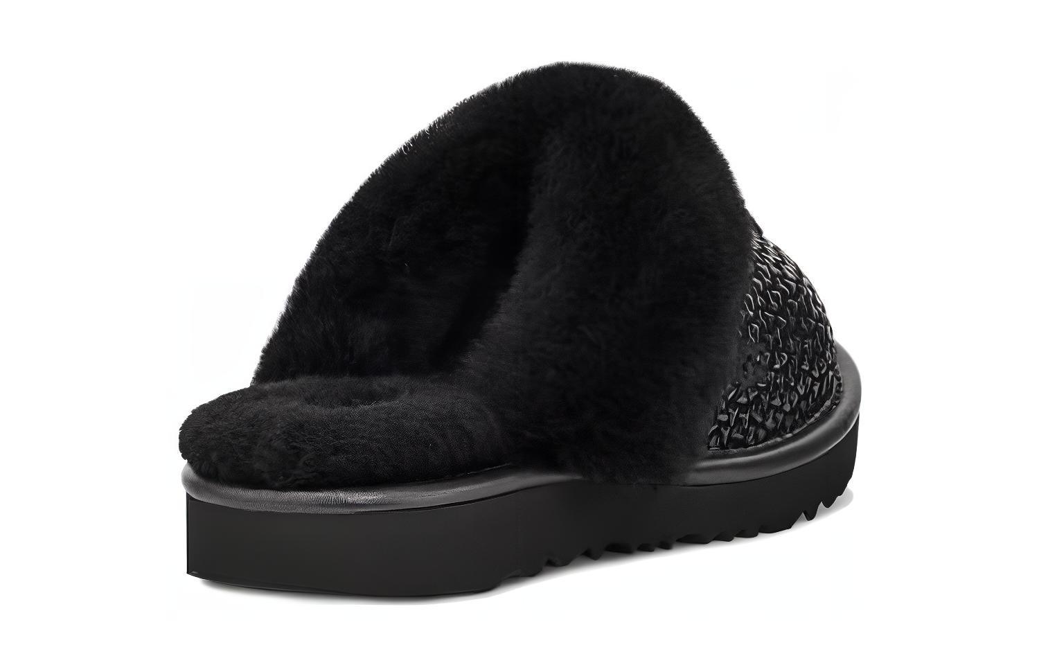 Lookbook (PS) UGG Slip-On Comfort ''Veelzijdig Zwart'' 1143801K-BLK