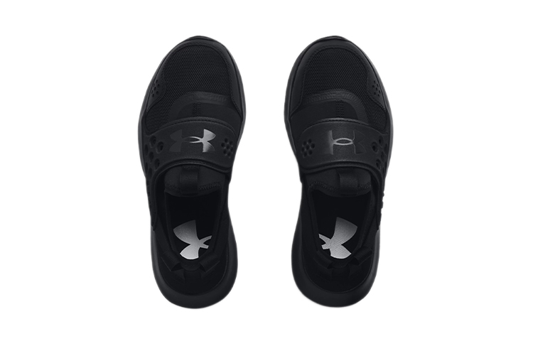 Shop 中童 Under Armour Runplay 輕便透氣 低幫休閒跑步鞋 純黑