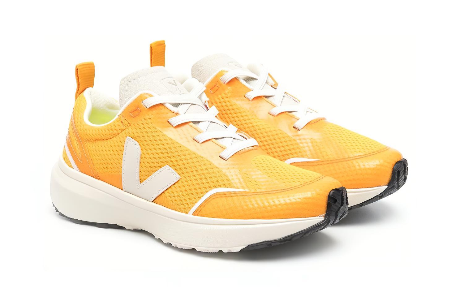 Lookbook (PS) Zapatillas VEJA de Malla 'Amarillas' YE0103060C