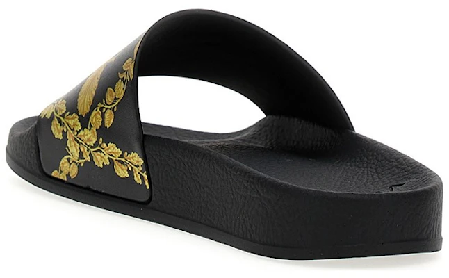 (PS) Versace Gummi Print Sandalen ''Schwarz Gold'' 1000255-1A07127_5B000 Lookbook (PS) Versace Gummi Print Sandalen ''Schwarz Gold'' 1000255-1A07127_5B000