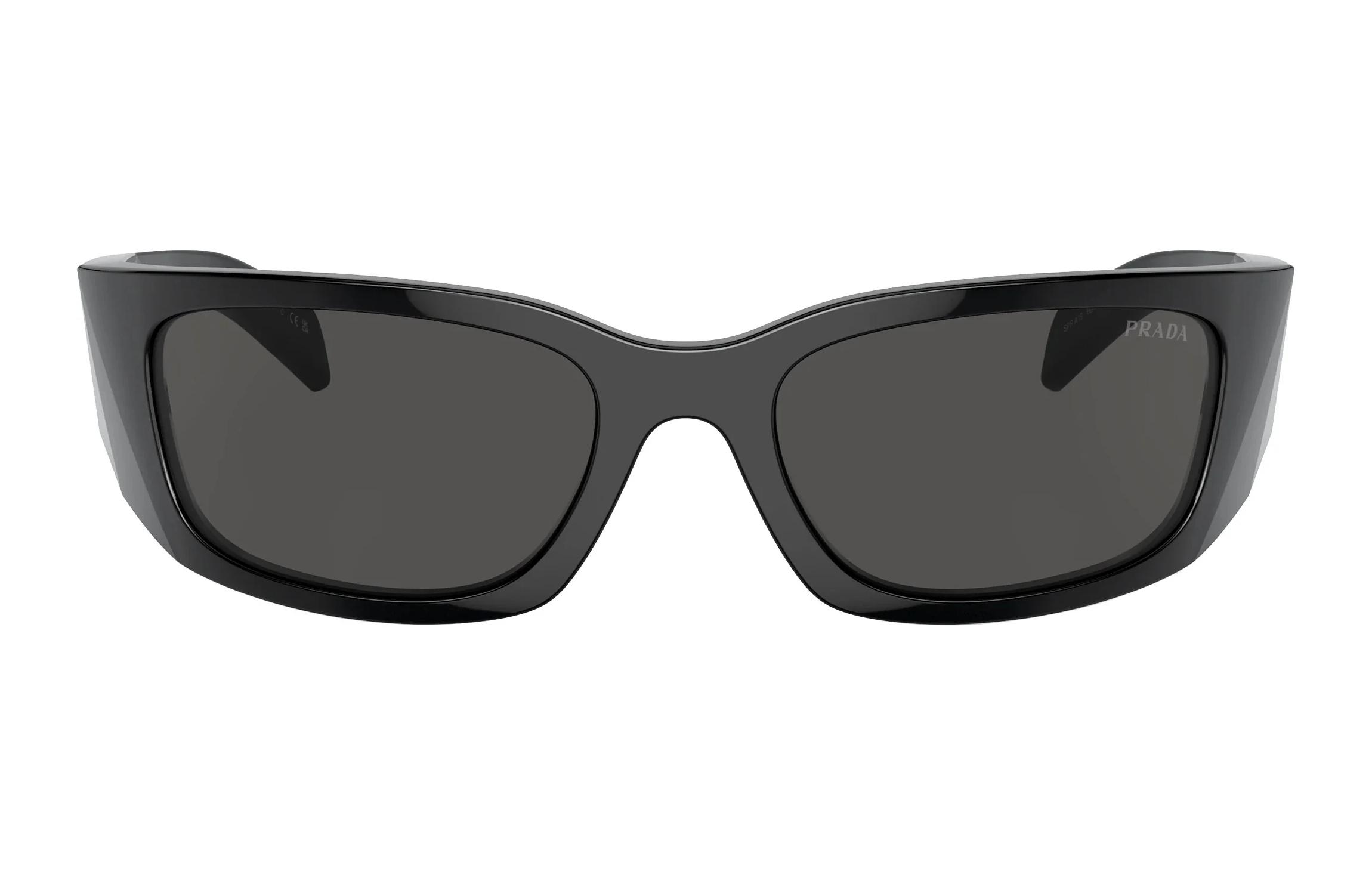 Lookbook 【Preskripsi Sesuai】 PRADA Unisex Cermin Mata Hitam dengan Logo & Bingkai Tidak Sekata PRA19S1AB5S0