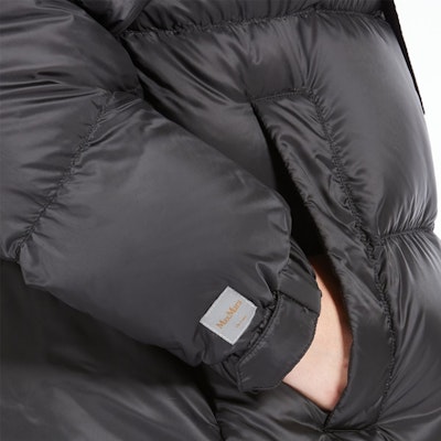 'S Max Mara MaxMara Seia Water-Repellent Hooded Down Jacket Women Black. 9486014506009-SEIA Sizing 'S Max Mara MaxMara Seia Water-Repellent Hooded Down Jacket Women Black. 9486014506009-SEIA