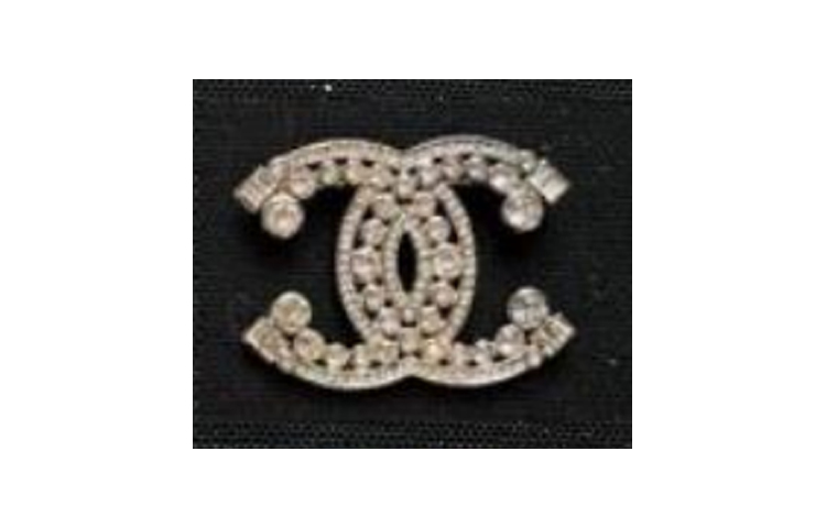 [SS23] CHANEL Double C Silver Hollow Brooch with Embedded Diamonds. ABA645