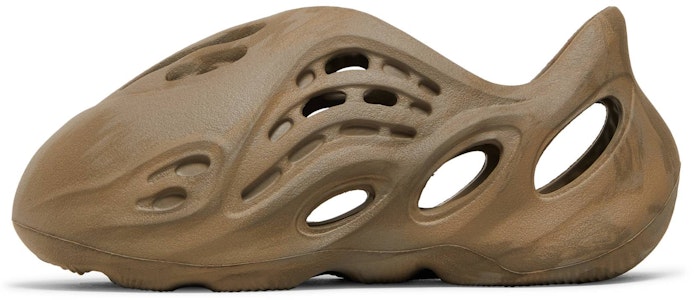 (TD) adidas Yeezy Foam Runner 'Batu Sage' GX7296 Lookbook (TD) adidas Yeezy Foam Runner 'Batu Sage' GX7296