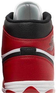 Air Jordan 1 中幫釘鞋 2023 '芝加哥' FJ6805-106 Sizing Air Jordan 1 中幫釘鞋 2023 '芝加哥' FJ6805-106