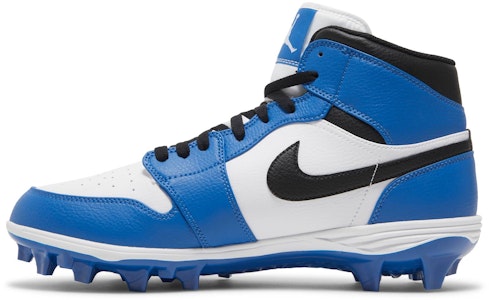 Air Jordan 1 中帮足球鞋 '白色黑色皇家蓝' FJ6805-104 Lookbook Air Jordan 1 中帮足球鞋 '白色黑色皇家蓝' FJ6805-104