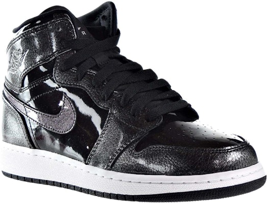 (TD) Air Jordan 1 复古高帮儿童版 '黑色漆皮' 705304-017 Lookbook (TD) Air Jordan 1 复古高帮儿童版 '黑色漆皮' 705304-017
