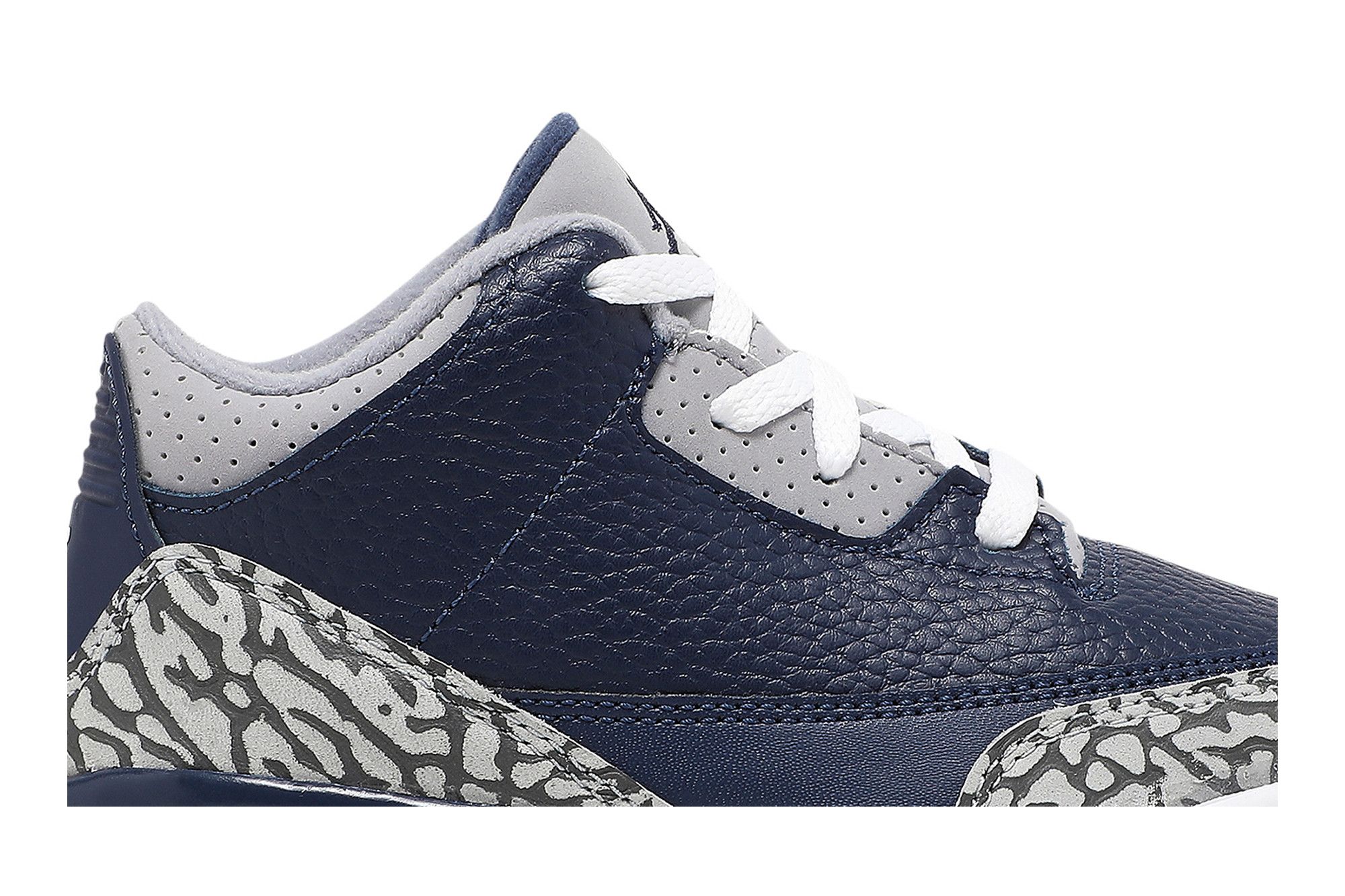 Order (TD) Air Jordan 3 Rétro ''Georgetown''. 832033-401
