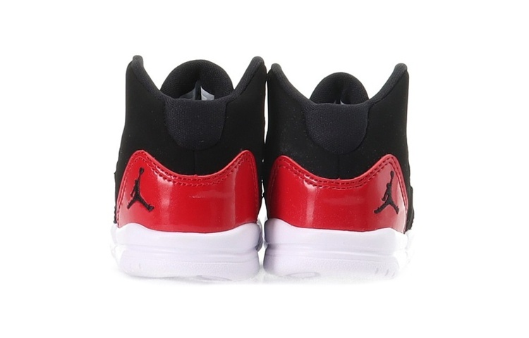 Shop (TD) エア ジョーダン マックス オーラ BT 黒/赤 AQ9215-006