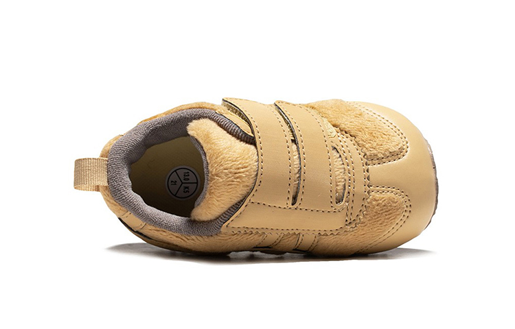 Lookbook (TD) ASICS TDAsics Corsair BR 2 Chaussures de Sport Marron/Jaune 1144A030-200