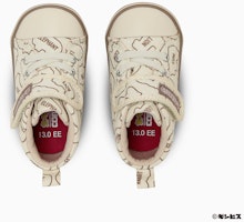 (TD) 匡威婴儿All Star BS V-1动物饼干运动鞋米白色 37303640 Lookbook (TD) 匡威婴儿All Star BS V-1动物饼干运动鞋米白色 37303640