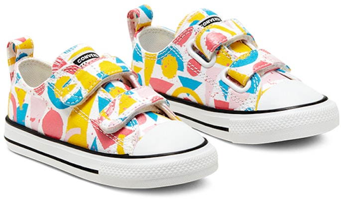 (Toddler) Converse Chuck Taylor All Star2V / White 768450C Lookbook (Toddler) Converse Chuck Taylor All Star2V / White 768450C