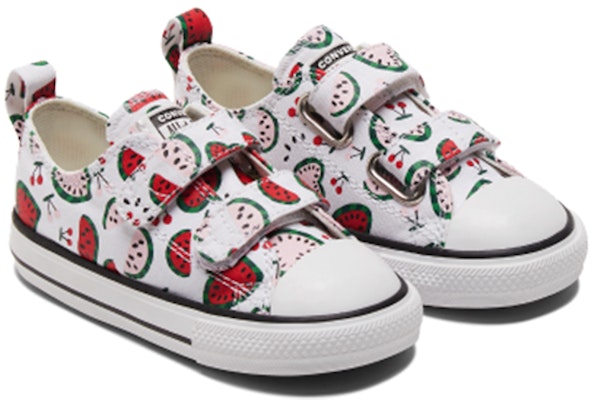 嬰童 Converse Chuck Taylor All Star 2V 低筒帆布鞋 白色 水果印花 Lookbook 嬰童 Converse Chuck Taylor All Star 2V 低筒帆布鞋 白色 水果印花