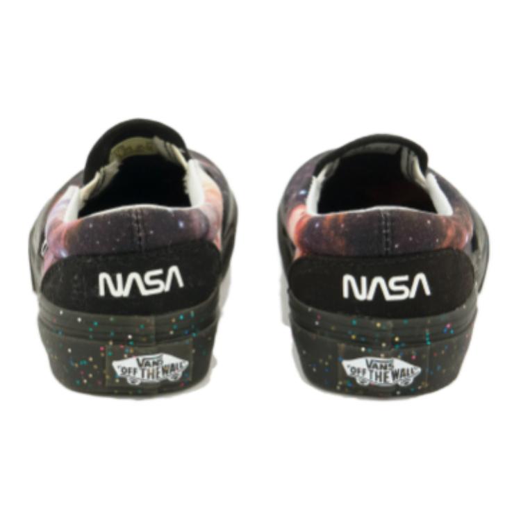 Shop (TD) NASA x 반스 클래식 슬립온 '갤럭시' VN000EX8UJ5