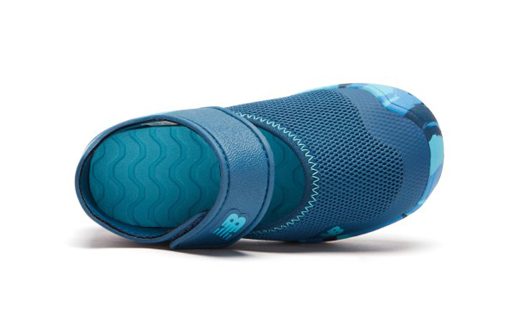 Lookbook (TD) New Balance 208 Seri Sandal Velcro Hak Datar Olahraga Biru Tua. IO208NV2