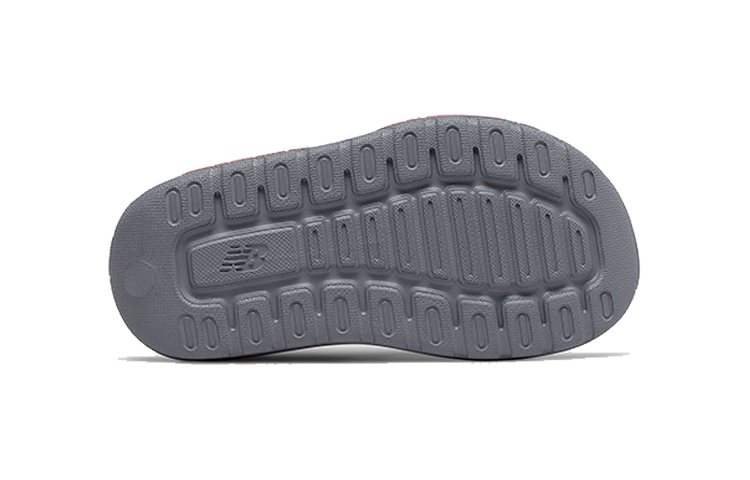 Shop New Balance 嬰童運動涼鞋 紅色