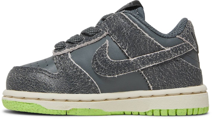 (幼童款)Nike Dunk Low '萬聖節' DQ6217-001 Lookbook (幼童款)Nike Dunk Low '萬聖節' DQ6217-001