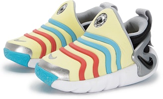 (TD) ナイキ ダイナモ ゴー SE レモンシフォン (赤青) DZ4128-700 Lookbook (TD) ナイキ ダイナモ ゴー SE レモンシフォン (赤青) DZ4128-700