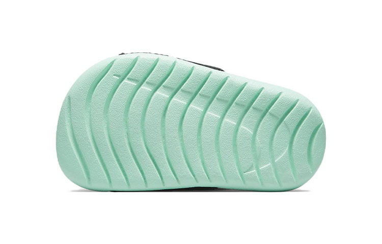 Shop (TD) ナイキ カワ スライド "オフノワール/ミント" BV1094-010