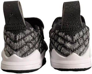 (TD) ナイキ レブロン 17 "ブラックホワイト" BQ5596-002 Shop (TD) ナイキ レブロン 17 "ブラックホワイト" BQ5596-002