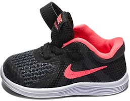 (TD) ナイキ レボリューション 4 黒赤 (Nike Reborūshon 4 Kuroaka) 943308-004 Lookbook (TD) ナイキ レボリューション 4 黒赤 (Nike Reborūshon 4 Kuroaka) 943308-004