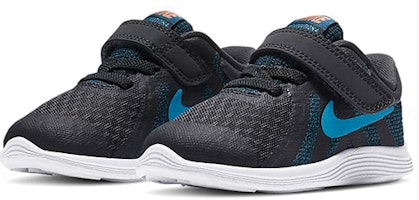 (TD) 나이키 레볼루션 4 '블랙 블루 화이트' 943304-016 Lookbook (TD) 나이키 레볼루션 4 '블랙 블루 화이트' 943304-016