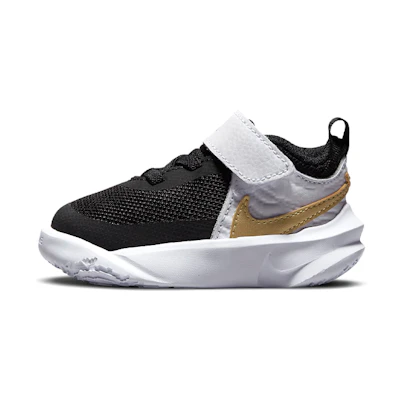 (TD) Nike Team Hustle D10 'Black White Metallic Gold'