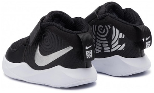 (TD) 耐克团队精神 D9 '黑色' AQ4226-001 Lookbook (TD) 耐克团队精神 D9 '黑色' AQ4226-001