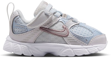 (Toddler) Nike V5 RNR Aura Platinum Tint Moon Particle HQ6413-400 (Toddler) Nike V5 RNR Aura Platinum Tint Moon Particle HQ6413-400