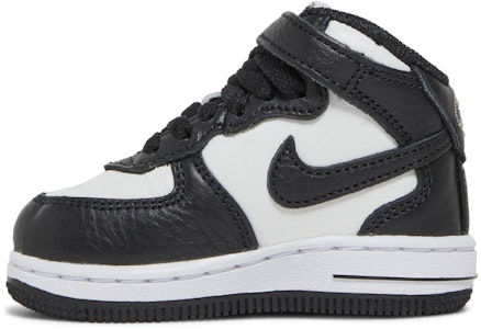 (TD) Stüssy x Nike Air Force 1 Mid 'Hitam Putih' DN4160-002 Lookbook (TD) Stüssy x Nike Air Force 1 Mid 'Hitam Putih' DN4160-002