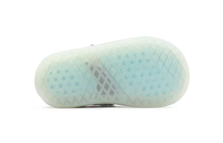 Shop (TD) Vans Evdnt Ultimatewaffle 魔术贴运动鞋 白色/灰色 VN0A5HZ16KL