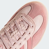 (W) Gazelle Indoor Sepatu Olahraga Pria JI2709 1