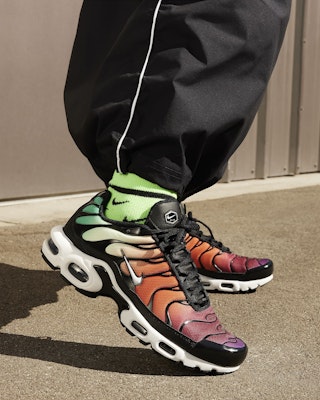 (W) Nike Air Max Plus Wanita DZ3670-001 Order (W) Nike Air Max Plus Wanita DZ3670-001