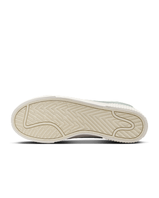 Order (W) Nike Court Legacy Lift Wanita DM7590-003