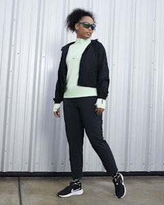 (W) Nike Revolution 7 Mudah Dipakai Wanita FN7999-001 3