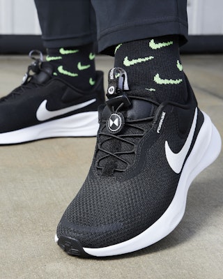 (女)Nike Revolution 7 易穿式运动鞋 FN7999-001 Order (女)Nike Revolution 7 易穿式运动鞋 FN7999-001