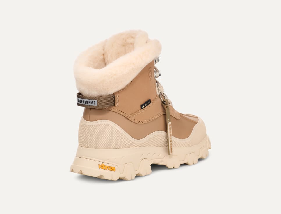 Shop (W) UGG Adirondack Meridian 登山靴 1169032
