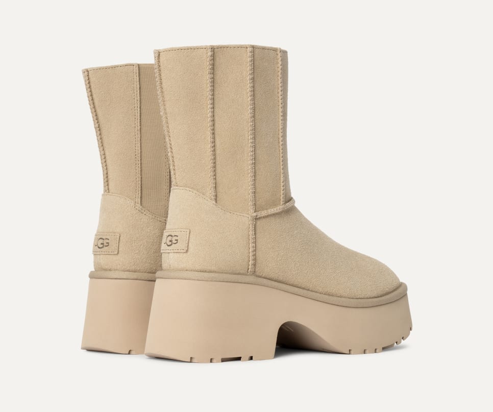 Lookbook (W) UGG 클래식 트윈 심 뉴 하이츠 1158313