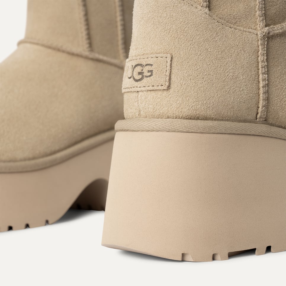 Shop (W) UGG 클래식 트윈 심 뉴 하이츠 1158313