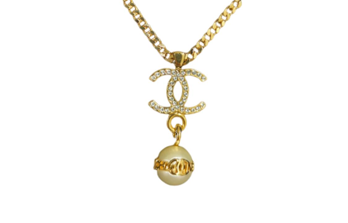 (Women) 2023 CHANEL New Gold Double C Pearl Letter Circle Pendant Necklace for Women ABB846-B14645-NS495