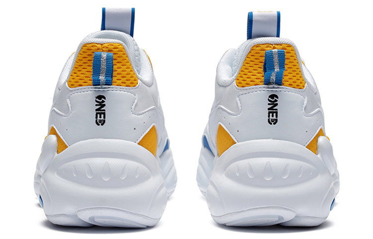 Lookbook (W) 361° Minions x Kasut Ayah 'Putih' 682026768-3