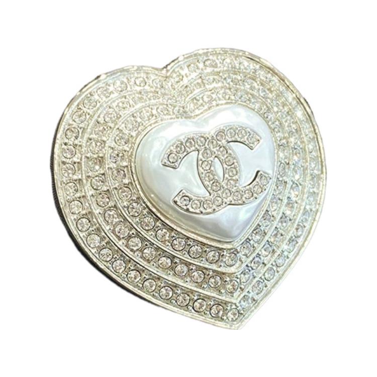 (Women) [23B New] CHANEL Classic Double C Heart Shaped Rhinestone Brooch Silver for Women ABB623-B14143-NR575 圖 4