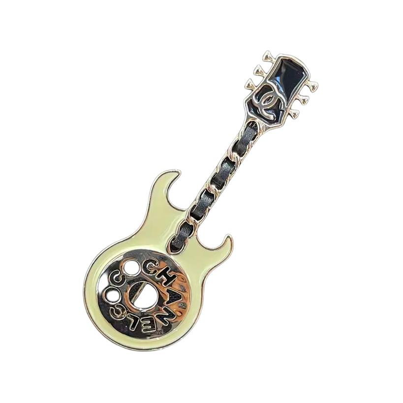 Order (W) 【24A 新品】CHANEL 金色皮革立體吉他胸針 金/黑 ABE046 B17341 NZB81