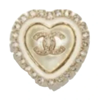 (Women) 【24A New】 CHANEL White Double C Pearl Heart Brooch for Women. ABD916 B17550 NZE20