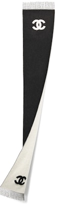 (W) 【24K新品】シャネル タッセル装飾 ニットスカーフ ブラック/ホワイト AAA557B18377NZZE6 Lookbook (W) 【24K新品】シャネル タッセル装飾 ニットスカーフ ブラック/ホワイト AAA557B18377NZZE6
