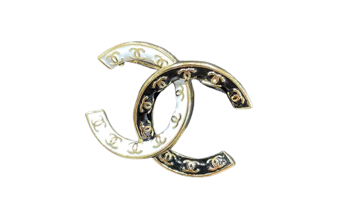 (Women) 【24P NEW】 CHANEL Double C Logo Brooch for Women - Gold, White, and Black. ABC990-B16125-NW385