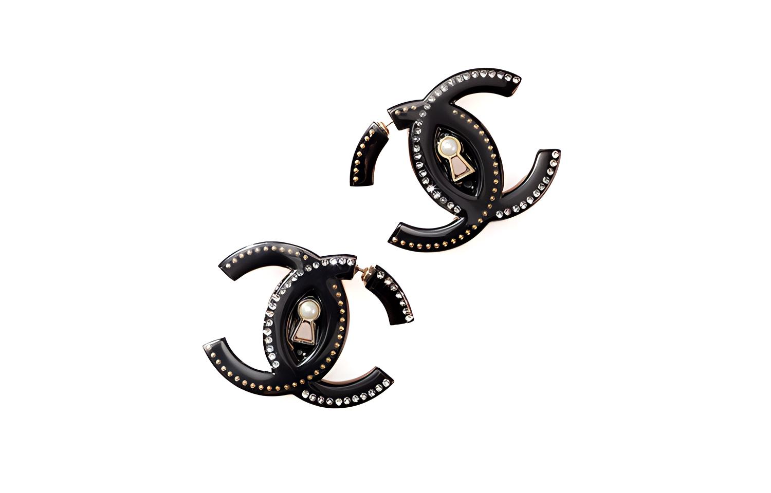 (Women) [Early Spring 22C] CHANEL Black Crystal Pearl Double C Earrings for Women. AB7609-B07420-NG540