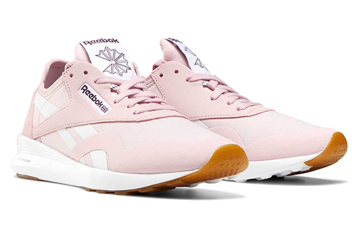 Lookbook (女性) Reebok 經典尼龍鞋 '經典粉紅色' FY3532