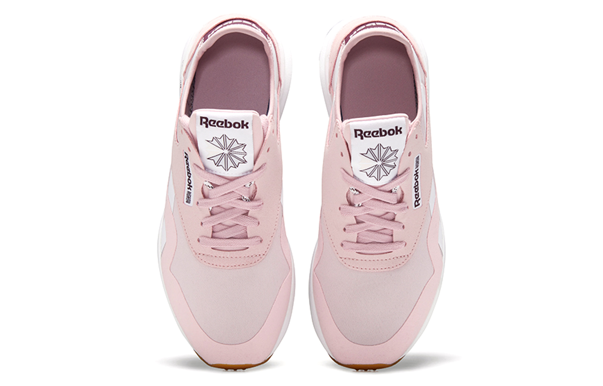 Shop (女性) Reebok 經典尼龍鞋 '經典粉紅色' FY3532
